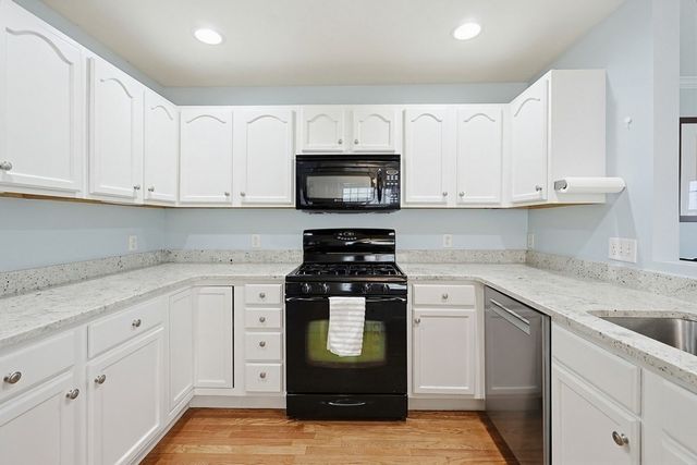 18 Azalea Ln 18, Grafton, MA 01519