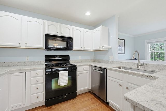 18 Azalea Ln 18, Grafton, MA 01519