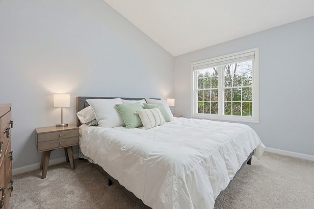 18 Azalea Ln 18, Grafton, MA 01519