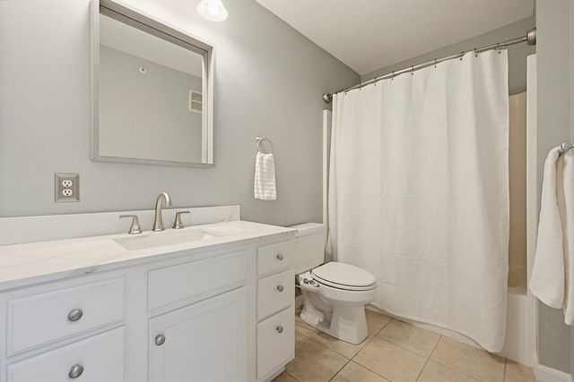 18 Azalea Ln 18, Grafton, MA 01519