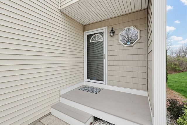 18 Azalea Ln 18, Grafton, MA 01519