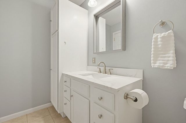 18 Azalea Ln 18, Grafton, MA 01519