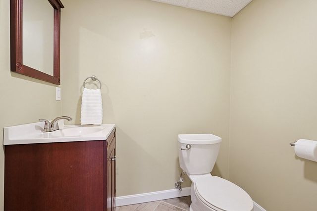 18 Azalea Ln 18, Grafton, MA 01519