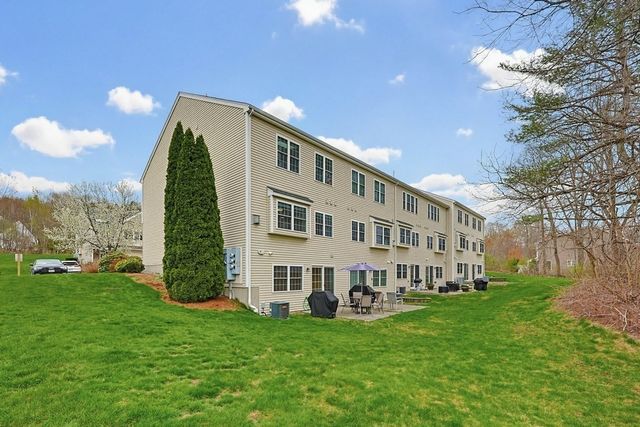 18 Azalea Ln 18, Grafton, MA 01519