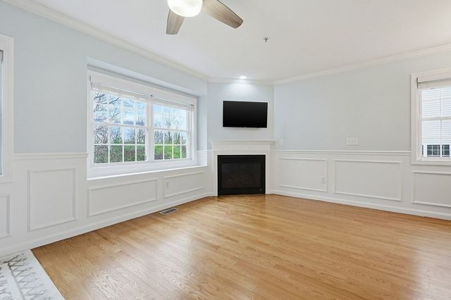18 Azalea Ln 18, Grafton, MA 01519