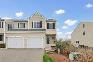18 Azalea Ln 18, Grafton, MA 01519