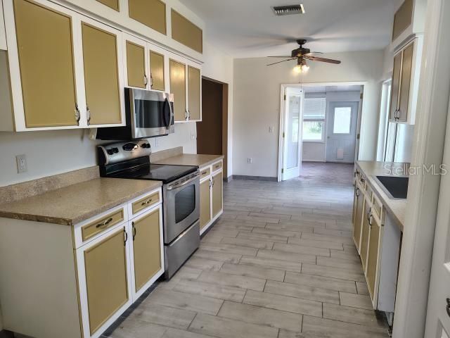 902 GREENBELT CIRCLE, Brandon, FL 33510