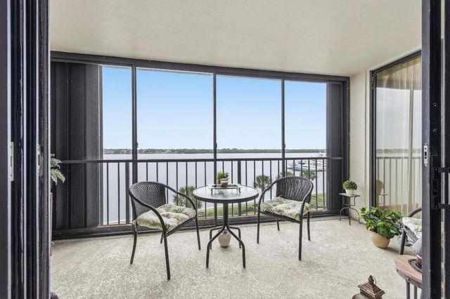 126 Lakeshore Drive 526, North Palm Beach, FL 33408