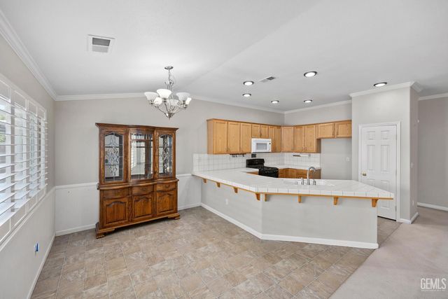 12200 Verdelho Avenue, Bakersfield, CA 93312