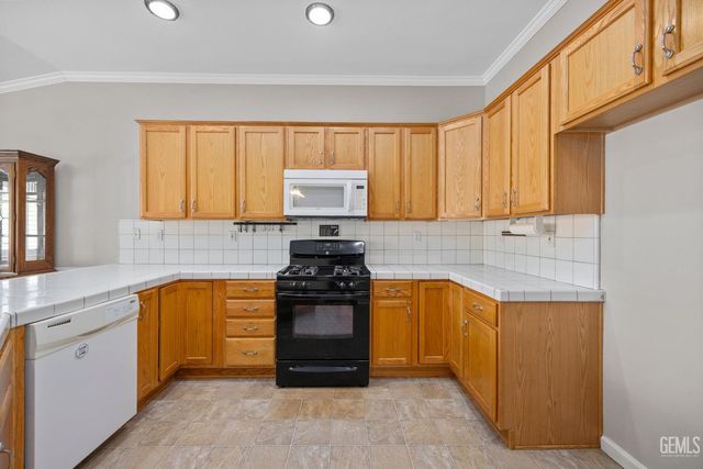 12200 Verdelho Avenue, Bakersfield, CA 93312