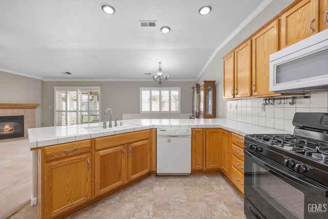 12200 Verdelho Avenue, Bakersfield, CA 93312