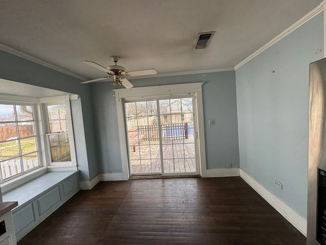 805 Prairie Avenue, Cleburne, TX 76033