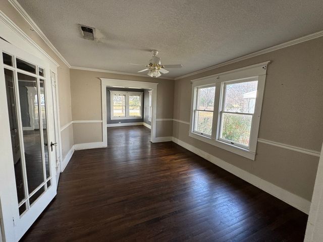 805 Prairie Avenue, Cleburne, TX 76033