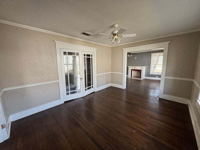 805 Prairie Avenue, Cleburne, TX 76033