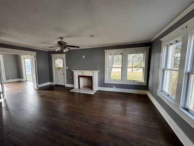 805 Prairie Avenue, Cleburne, TX 76033