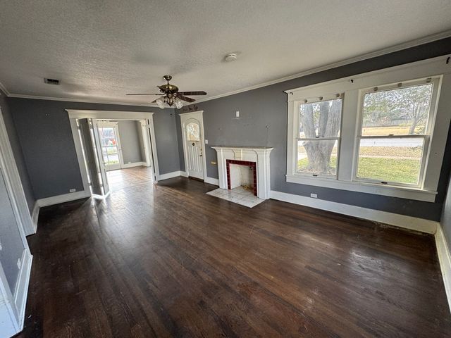 805 Prairie Avenue, Cleburne, TX 76033