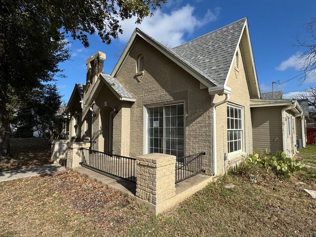 805 Prairie Avenue, Cleburne, TX 76033