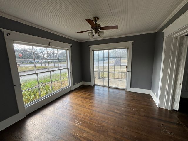 805 Prairie Avenue, Cleburne, TX 76033