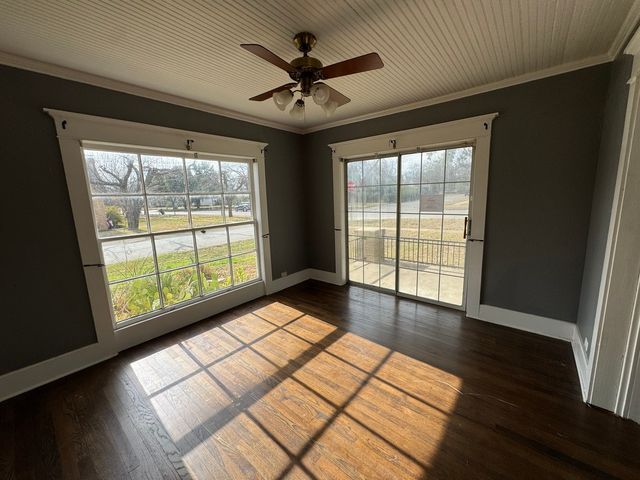 805 Prairie Avenue, Cleburne, TX 76033