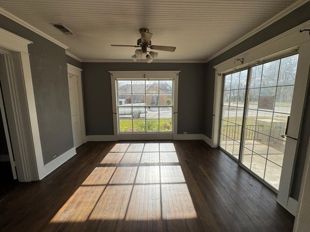 805 Prairie Avenue, Cleburne, TX 76033