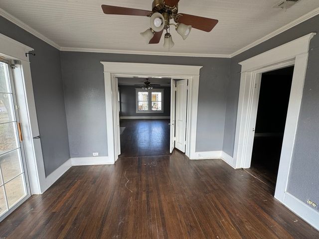 805 Prairie Avenue, Cleburne, TX 76033