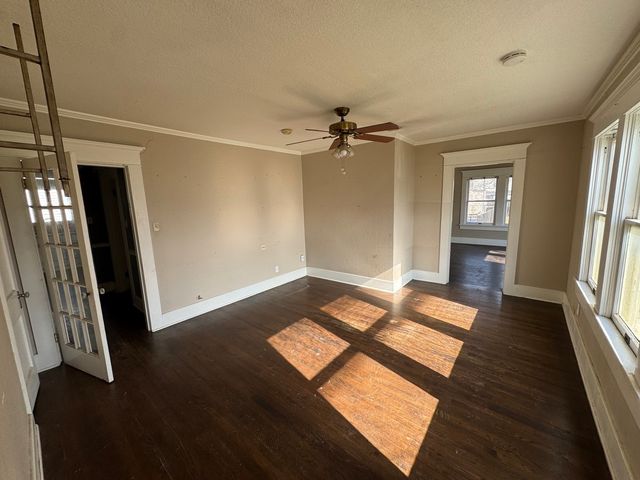 805 Prairie Avenue, Cleburne, TX 76033