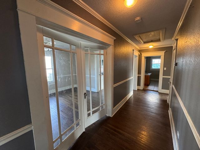 805 Prairie Avenue, Cleburne, TX 76033