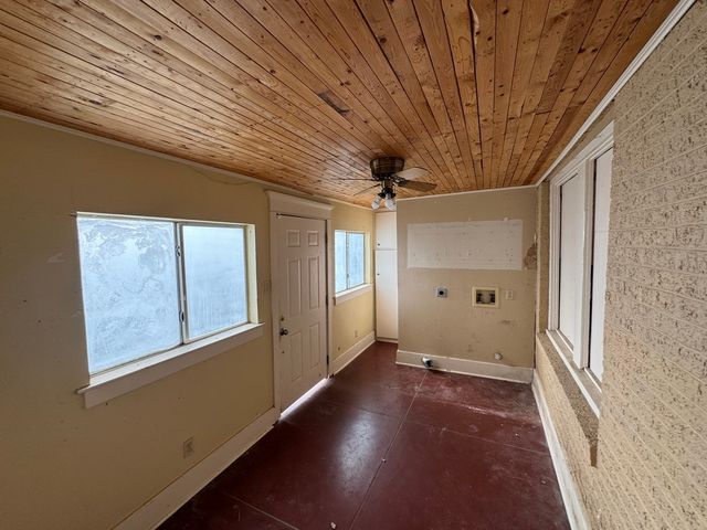 805 Prairie Avenue, Cleburne, TX 76033