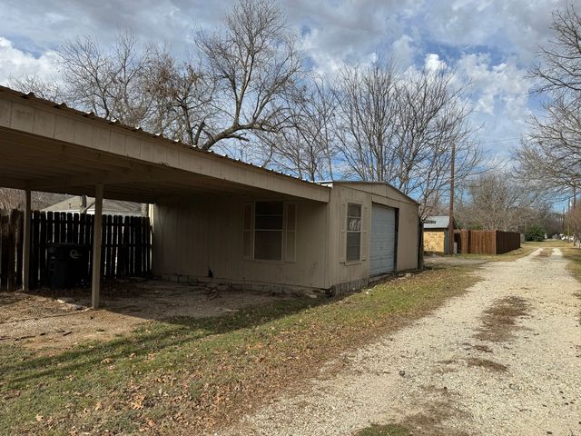 805 Prairie Avenue, Cleburne, TX 76033