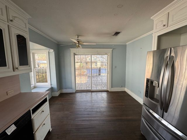 805 Prairie Avenue, Cleburne, TX 76033