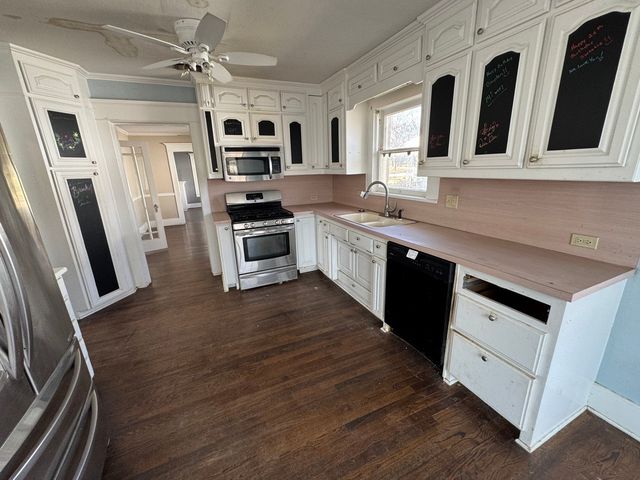 805 Prairie Avenue, Cleburne, TX 76033