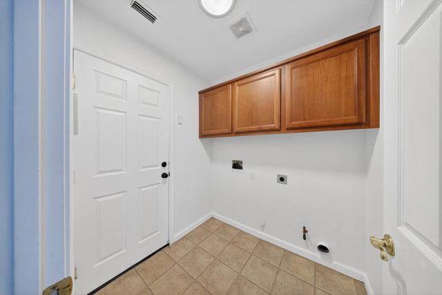 210 Battlecreek Cir, Sacramento, CA 95835