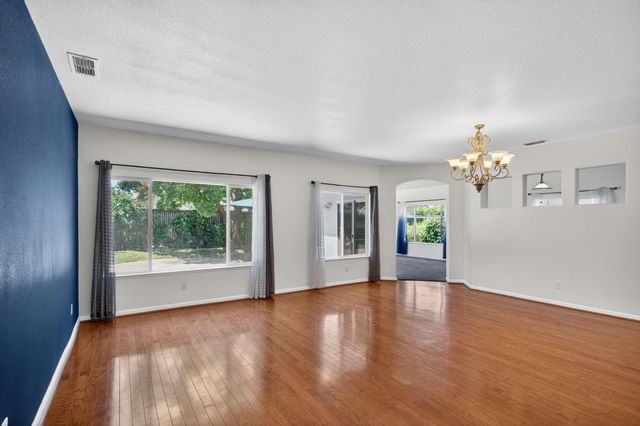 210 Battlecreek Cir, Sacramento, CA 95835