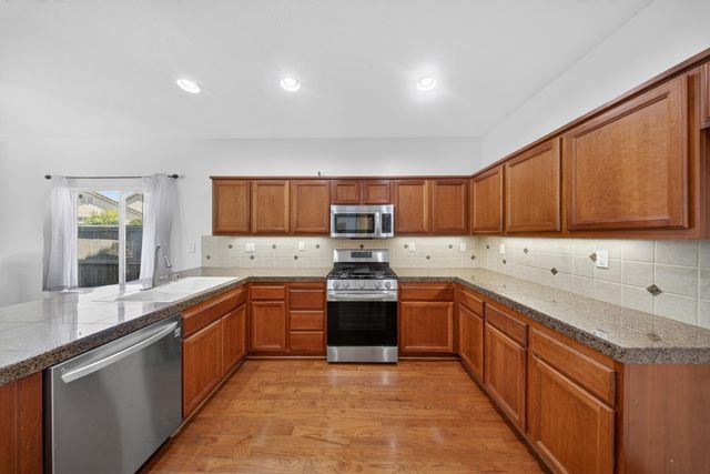 210 Battlecreek Cir, Sacramento, CA 95835