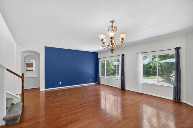 210 Battlecreek Cir, Sacramento, CA 95835
