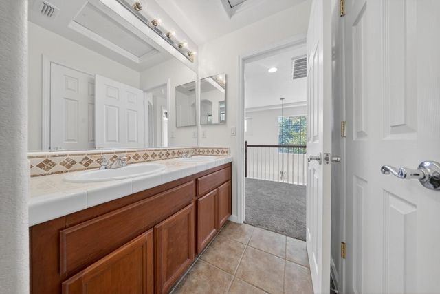 210 Battlecreek Cir, Sacramento, CA 95835