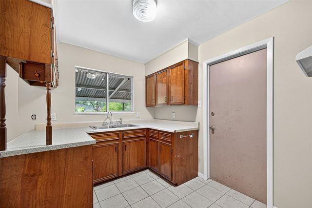 9225 Mclean Street, Beaumont, TX 77707