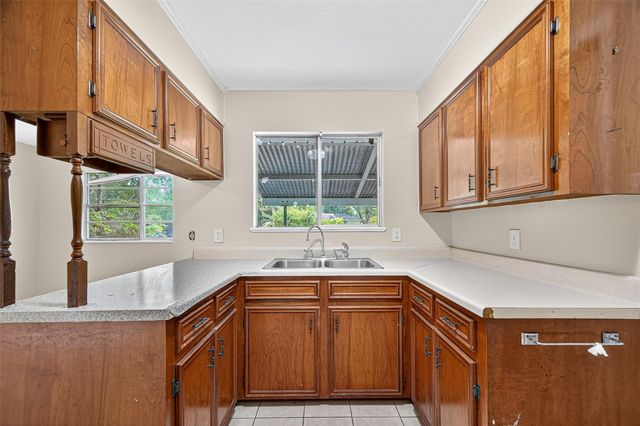 9225 Mclean Street, Beaumont, TX 77707