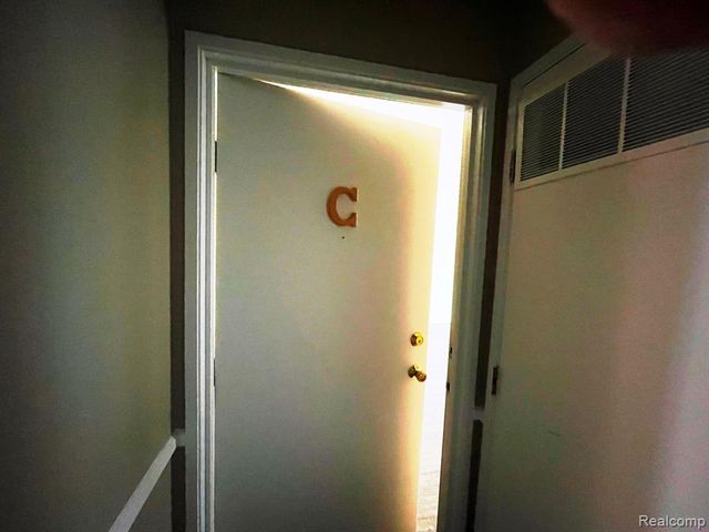 902 Chestnut Hill Drive C, Auburn Hills, MI 48326