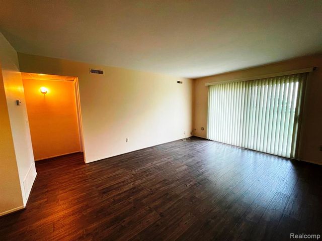 902 Chestnut Hill Drive C, Auburn Hills, MI 48326