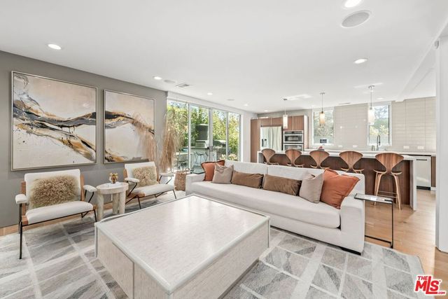 2736 Armacost Avenue, Los Angeles, CA 90064