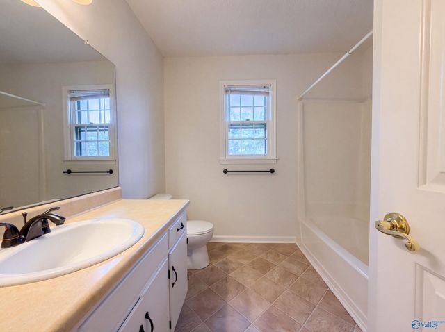 4706 Pineywood Drive, Decatur, AL 35603