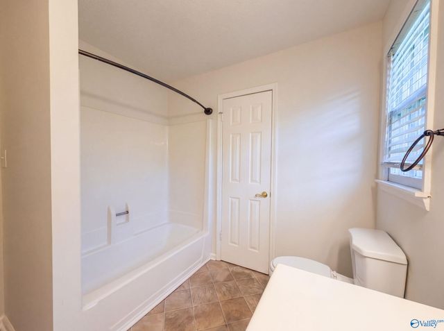 4706 Pineywood Drive, Decatur, AL 35603