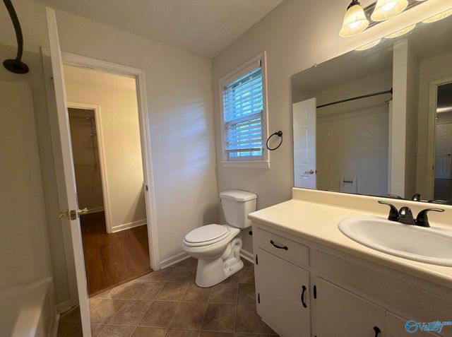 4706 Pineywood Drive, Decatur, AL 35603