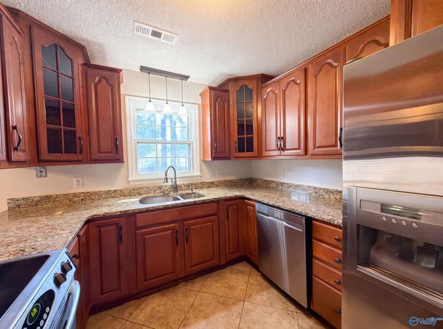 4706 Pineywood Drive, Decatur, AL 35603