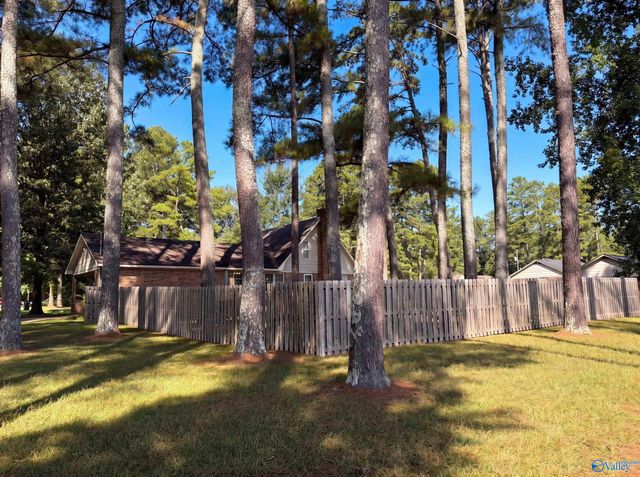 4706 Pineywood Drive, Decatur, AL 35603