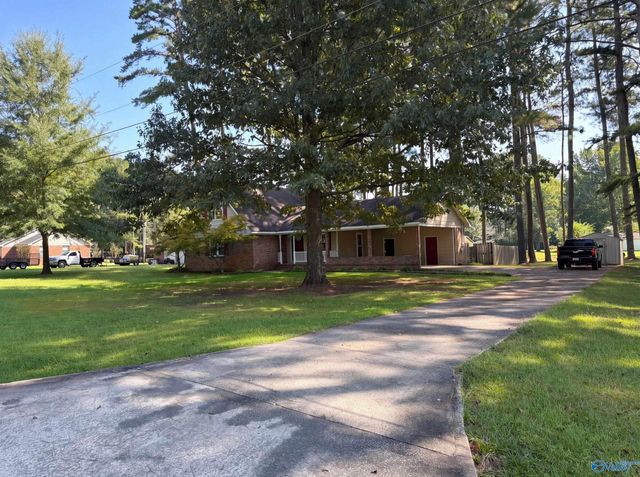 4706 Pineywood Drive, Decatur, AL 35603
