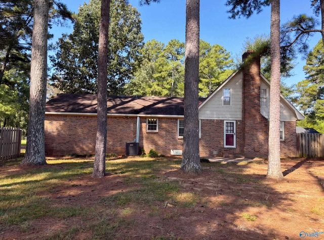 4706 Pineywood Drive, Decatur, AL 35603