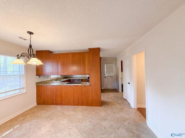 4706 Pineywood Drive, Decatur, AL 35603