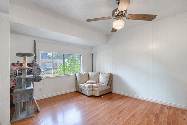 1007 E Russell Avenue, Carrollton, TX 75006